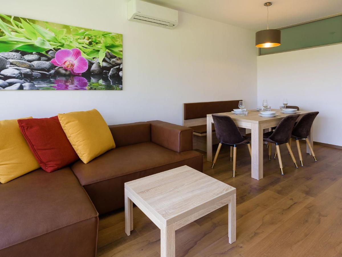 Apartment With Pool, Roof Terrace, Garden 斯拉 外观 照片